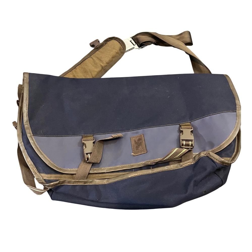 Chrome Industries Messenger Bag Unisex Large Navy Blue Seatbelt Buckle Strap